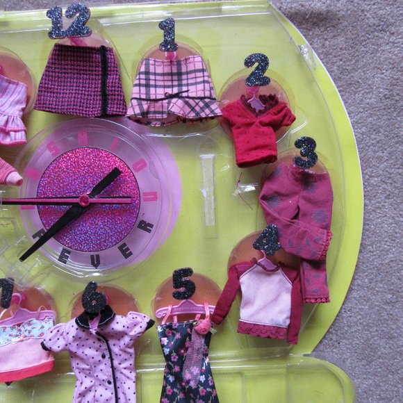 Barbie Fashion Fever Clock - Picture 7 of 16